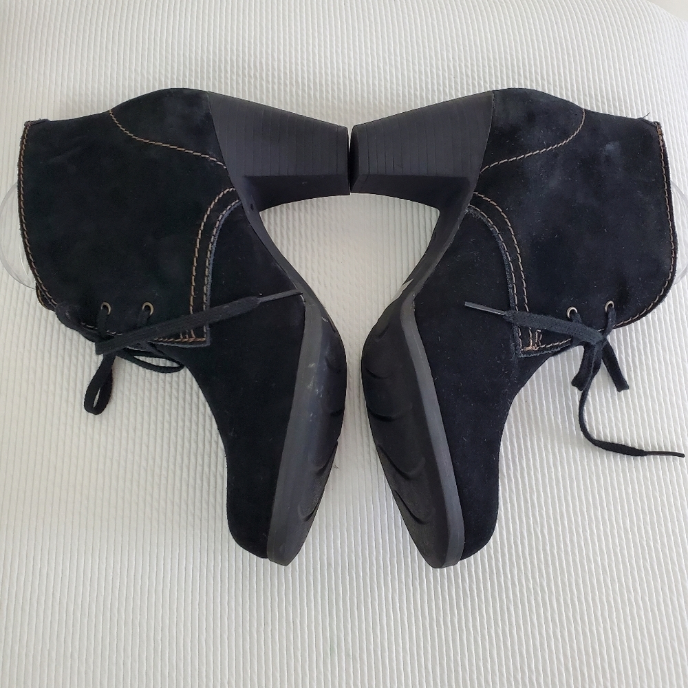 Clarks Bendables Suede Lace Up Block Heel Ankle Bootie - Picture 5 of 10